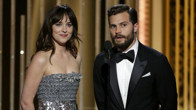 Jika membaca atau menonton di bioskop biasa kurang membuat imajinasi Anda berkembang, film Fifty Shades akan segera ditayangkan di Imax.