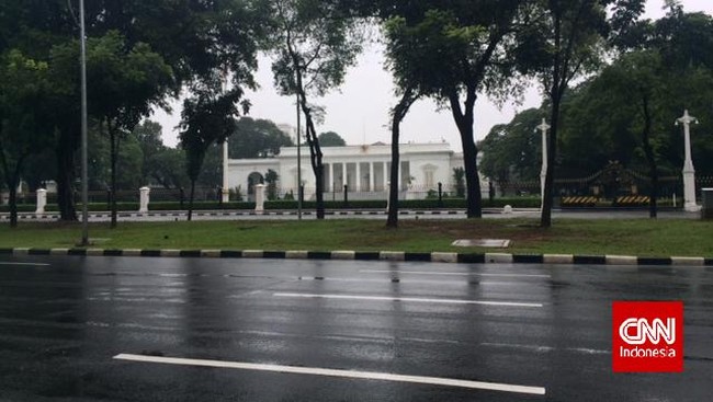 Pasukan Pengaman Presiden (Paspampres) langsung mengamankan pria tersebut dan menyerahkannya ke Mabes Polri untuk diselidiki motif penerobosan.