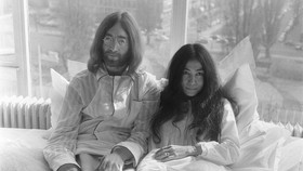 Kemeja Berdarah John Lennon Terjual Rp527 Juta