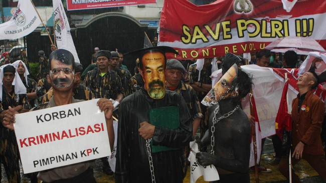 21 penyidik KPK yang dilaporkan ke Bareskirm atas kepemilikan senjata api ilegal menjadi perhatian serius pemerintah, demi menghindari lumpuhnya KPK.