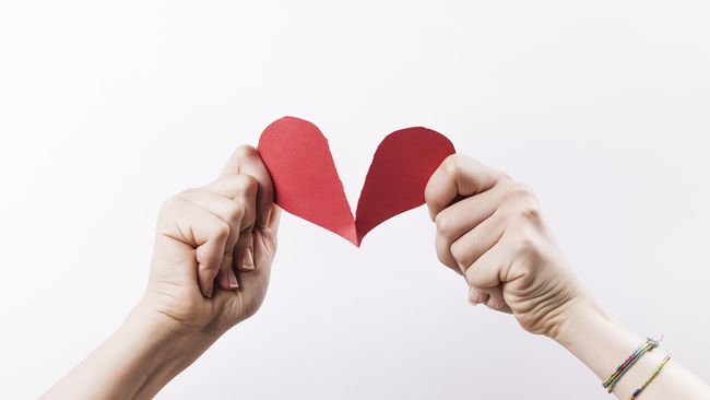 Jika Anda baru saja putus dan belum juga bisa move on, Valentine tentu membuat Anda semakin galau. Coba saja datang ke acara Festival Melupakan Mantan.