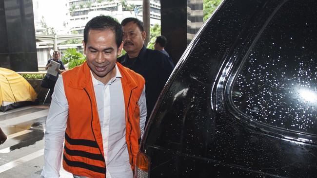 Karyawan lima perusahaan ini diperiksa sebagai saksi untuk Wawan, di Kantor KPK, Jakarta, Jumat (11/3).