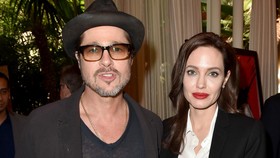 Kaya dan Terkenal, Brad Pitt Pilih Penerbangan Kelas Ekonomi