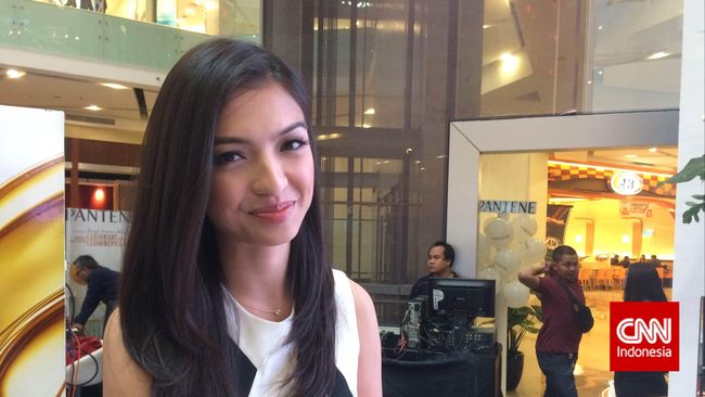 Aktris Raline Shah menuturkan berbagai pengalaman yang baru didapatnya saat syuting 'Police Evo', termasuk pelatihan intens jadi polisi serta adegan ranjang.