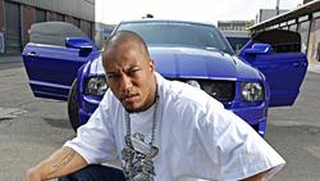 Denis Cuspert dikenal dengan nama Deso Dogg, penyanyi rap berkebangsaan Jerman yang terlihat di video pemenggalan ISIS pada November lalu.