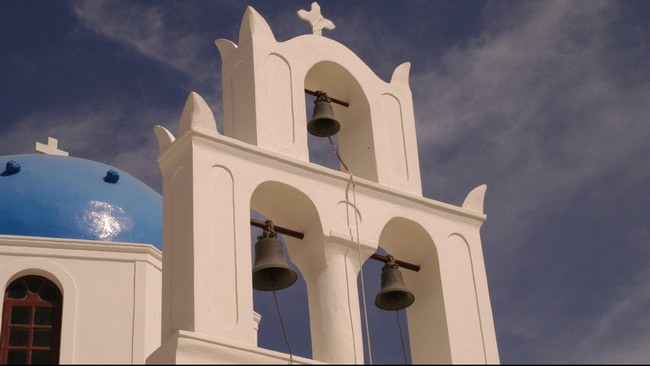 Mengalami susah tidur dan stres akibat lonceng gereja berbunyi 222 kali semalam, arsitek Austria meminta tolong Paus dan menuntut gereja.