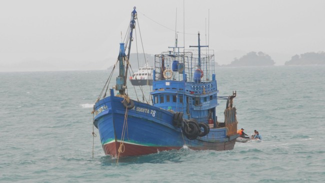 Sumber daya yang terkandung di Laut Natuna dan Arafuru ialah milik Indonesia, bukan negara lain. Pihak asing yang melanggar, ujar Susi, bakal ditindak tegas.