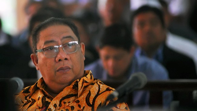 Aburizal Bakrie telah terlebih dahulu tiba di Gedung Pengadilan Negeri Bandung, Jawa Barat, sementara JK masih dalam perjalanan dari Jakarta.