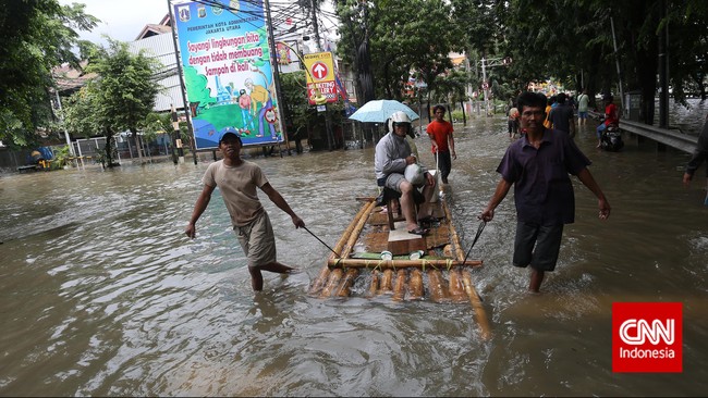 Menteri Kesehatan Nila F. Moeloek mengatakan pemerintah mempersiapkan 18 posko terdiri dari para dokter dari Universitas Atmajaya untuk korban banjir.