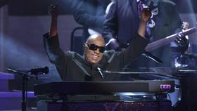Obama Undang Prince dan Stevie Wonder ke Pesta Tertutup