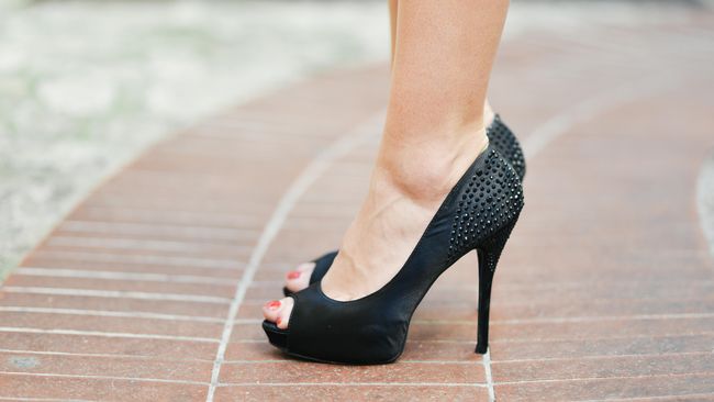 Apa yang Terjadi Jika Terlalu Sering Pakai High Heels?