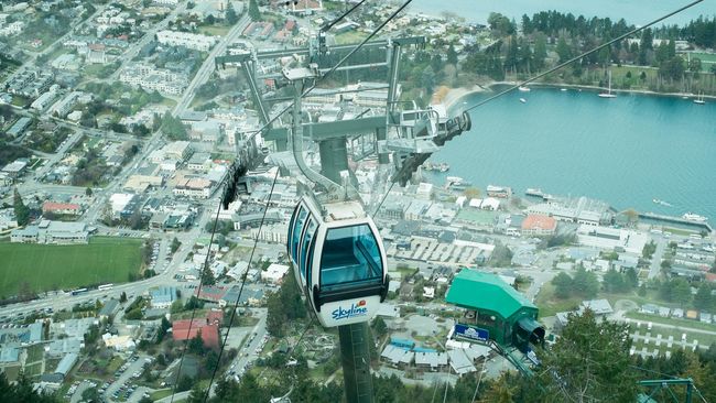 Cable car atau yang disebut juga kereta gantung atau gondola adalah salah satu atraksi menarik untuk bisa menikmati keindahan kota dari angkasa.