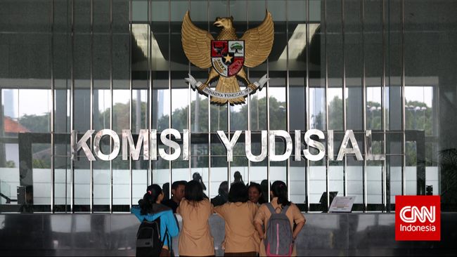 KY Anggap Putusan BG Guncangkan Hukum Ketua Komisi Yudisial Suparman Marzuki menganggap putusan BG menimbulkan keruwetan hukum dan bertentangan dengan reformasi MA, yaitu konsistensi putusan.
