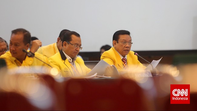 Saksi yang dihadirkan kubu Agung Laksono mengakui adanya aliran dana sebesar Rp 300 juta untuk memberikan dukungan kepada Ical di Munas IX Bali tahun lalu.
