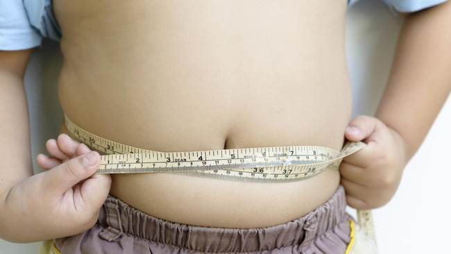 Anak obesitas sudah menjadi persoalan tersendiri untuk Ayah, Bunda. Kini penelitian menemukan ada hubungan antara obesitas dan kesabaran.