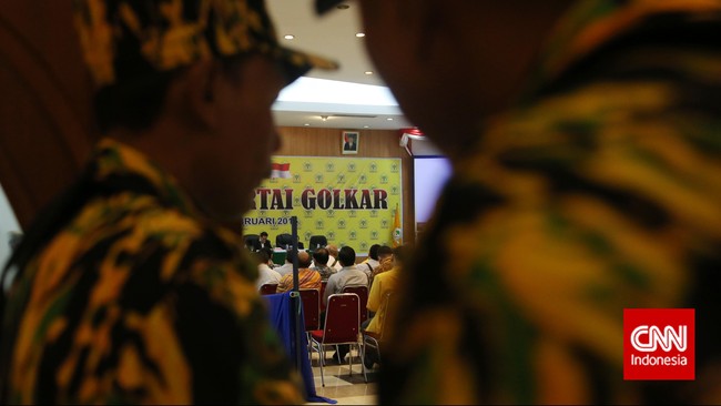 Semenjak adanya konflik Golkar kubu Agung Laksono dan Aburizal Bakrie, kantor DPP Golkar di Slipi diperketat dengan penjagaan lebih dari 80 petugas.