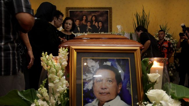 Sebelum meninggal 9 Februari lalu, Rinto Harahap berkata ingin pergi jauh. Ia minta diambilkan peta dan menunjuk salah satu kepulauan di Australia.