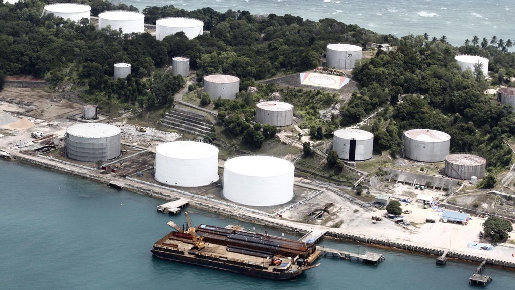 Harga Minyak Jatuh 5 Persen ke US$98 Usai Trump Mau Damai dengan Iran