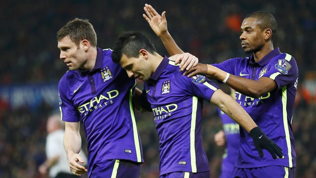 Tambahan tiga poin usai mengalahkan Stoke City 4-1 di Stadion Britannia, Rabu (11/2), tidak hanya membuat Manchester City menjaga jarak dengan Chelsea.