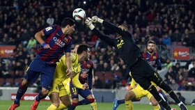 Luis Suarez Buat Camp Nou Bernyanyi