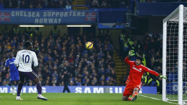 Chelsea sukses mempertahankan selisih tujuh poin di puncak klasemen, namun Petr Cech mengingatkan rekan-rekannya di skuat The Blues untuk tidak sesumbar.