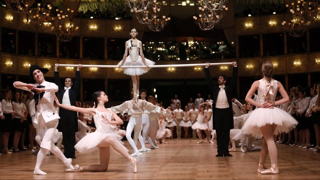 Balet dan Orkestra di Vienna Opera Ball