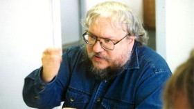 George RR Martin Segera Rilis Cerita Baru 'Game of Thrones'