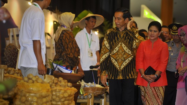 Menurut Jokowi, setinggi apapun pertumbuhan ekonomi tak akan berarti jika tidak ada pemerataan ekonomi di masyarakat.