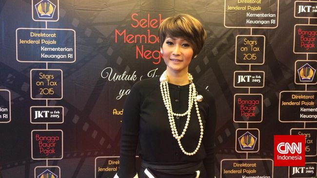 Mendengar ada ledakkan bom di Thamrin, Inul Daratista ketar-ketir. Pasalnya, gerai karaoke Inul Vizta terletak di Gedung Sarinah.