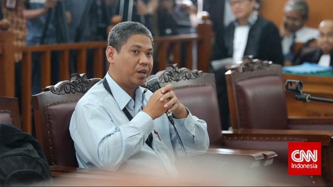 TIga penyidik KPK batal hadir dalam pemeriksaan Bareskrim Polri untuk tuduhan menyeberlauskan informasi soal kepemilikan rekening gendut milik Budi Gunawan.