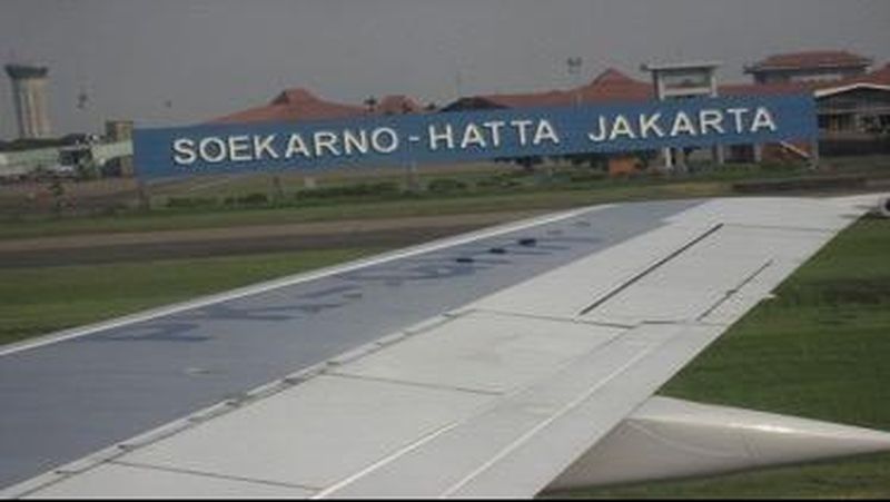 Macet. Kata yang satu ini seperti sudah menjadi mimpi buruk yang biasa menghampiri kita khususnya masyarakat di Jakarta.