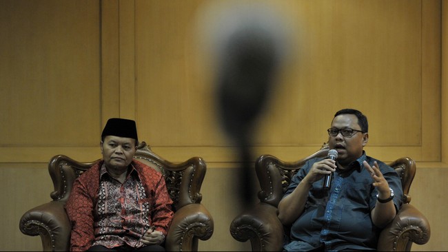 Aturan terpidana percobaan diperbolehkan mendaftarkan diri sebagai calon kepala daerah akan diperluas dan tak hanya membicarakan soal hukuman percobaan.