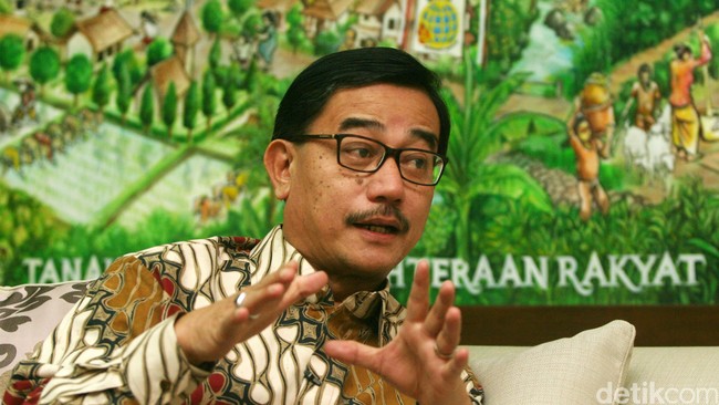 Sambil mengurus izin prinsip, izin pendirian Perseroan Terbatas, dan Nomor Pokok Wajib Pajak, investor kini bisa langsung memesan tanah.