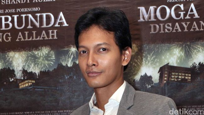 Dalam film terbarunya, Surga yang Tak Dirindukan, Fedi kembali harus memerankan pria yang berpoligami. Ia butuh banyak riset karena nihil pengalaman.