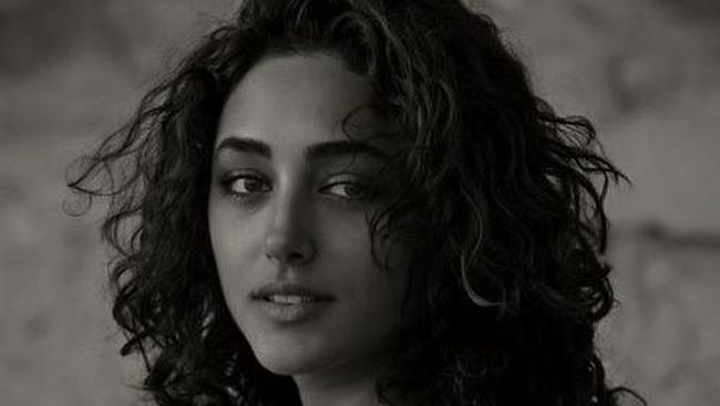 Gara-gara berpose seksi, Golshifteh Farahani tak diperkenankan kembali ke negara asalnya, Iran.