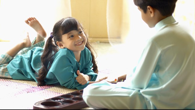 Apa saja yang bisa dilakukan orangtua untuk menyikapi anak yang mulai mengalami 'cinta monyet'?