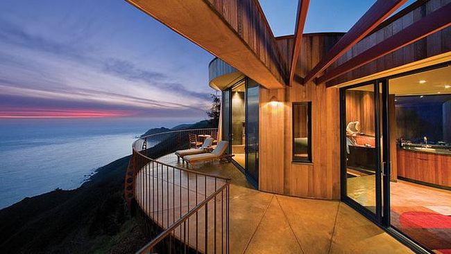 Beberapa hotel di dunia menawarkan ‘suasana panas’ untuk pasangan suami istri yang ingin memadu kasih. Suasananya hangat dan penuh cinta.
