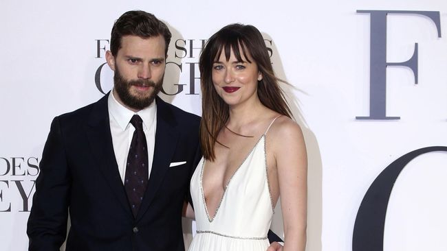Grey, Fifty Shades of Grey dengan sudut pandang Christian Grey, jadi buku terlaris di Barnes & Noble dan Amazon. Padahal baru dirilis pada 18 Juni 2015.
