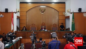 Kuasa Hukum Budi Persoalkan Status Bambang Widjojanto