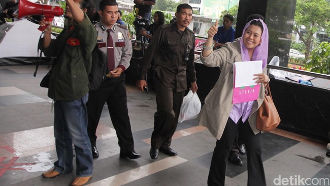 Yenny menilai semua anggota Pansel KPK adalah perempuan hebat dan dia akan memberikan dukungan sepenuhnya.