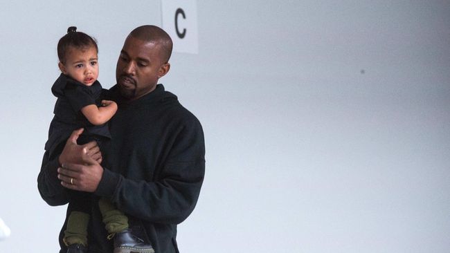 Jelas-jelas menyatakan secara tegas tak ingin diganggu, Kanye West malah jadi dikerjain warga ranah maya.