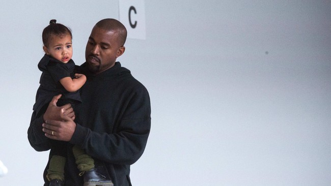 Kanye West dan Barisan Tentara Wanita 'Tanpa Celana' di NYFW