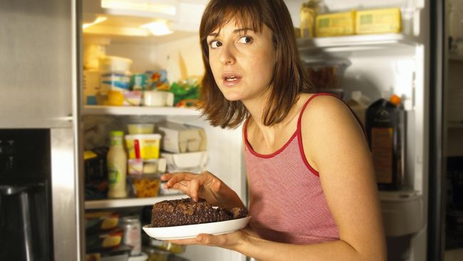 Lima Alasan Kenapa Anda Selalu Lapar Apa yang menyebabkan Anda selalu lapar dan tidak bisa menolak godaan makanan? Berikut lima alasan utama kenapa rasa lapar selalu menyerang.
