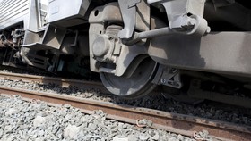 Kereta di India Keluar Jalur, 11 Orang Tewas