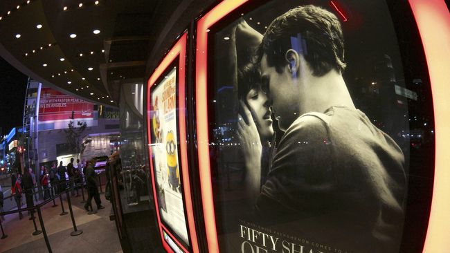 Penghasilan Fifty Shades of Grey di hari pertama dan kedua penayangan sudah hampir menutup biaya produksi, yakni sekitar US$ 40 juta atau Rp 509 miliar.