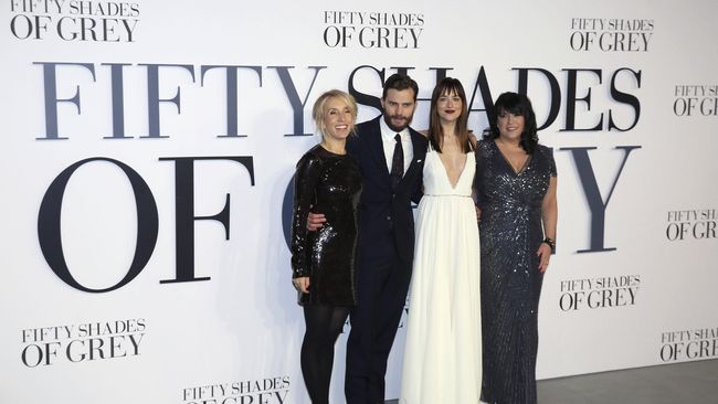 Fifty Shades of Grey meraup US$ 81,7 juta atau Rp 1,04 triliun pada pekan pembukaan pertama. Secara global, raihannya US$ 240 juta atau Rp 3,06 triliun.