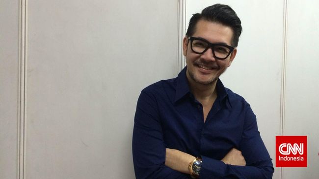 Di saat semua orang sibuk sambut Valentine, Ferry Salim justru belum menyiapkan apapun. Ia lebih sibuk mencari kado ulang tahun untuk istrinya.