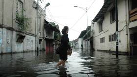 Banjir Rob Membuat Macet Jalur Mudik Semarang-Demak