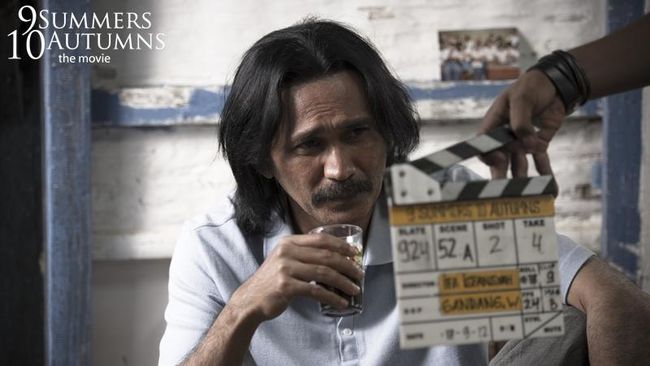 Lama diberitakan sedang menderita sakit, Alex Komang akhirnya menghembuskan nafas terakhirnya di Semarang karena penyakit Hepatitis B.