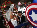 'Menikah' di Hadapan Para Superhero di Hari Valentine